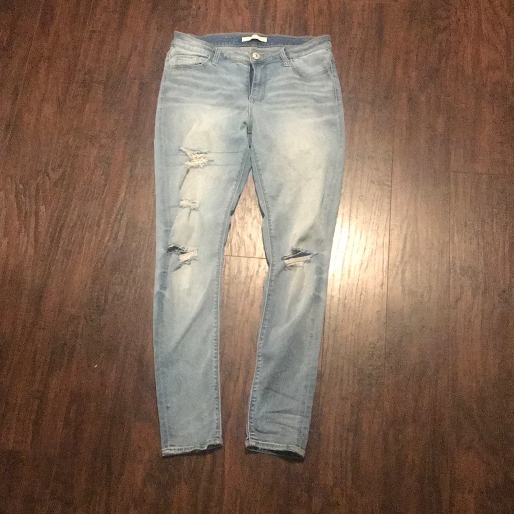 Daytrip Virgo distresses Skinny (stretchy!)